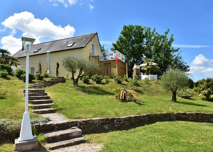 Superb Holiday Home Near The Beach