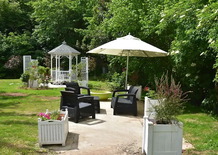 Superb Holiday Home Near The Beach